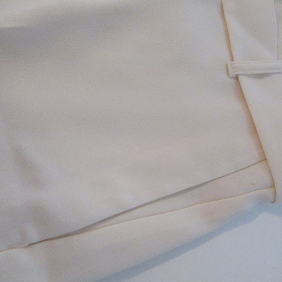 Express Women's Midi Super High Rise Shorts - Picture 4 of 6